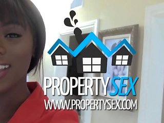 Propertysex - perky svart verklig estate ombud blandras smutsiga klämma med buyer